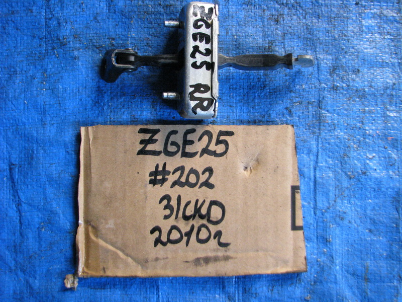 Ограничитель двери Toyota Wish ZGE25
