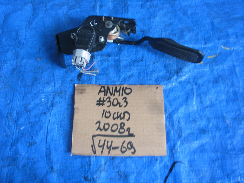 Педаль газа Toyota Isis ANM10