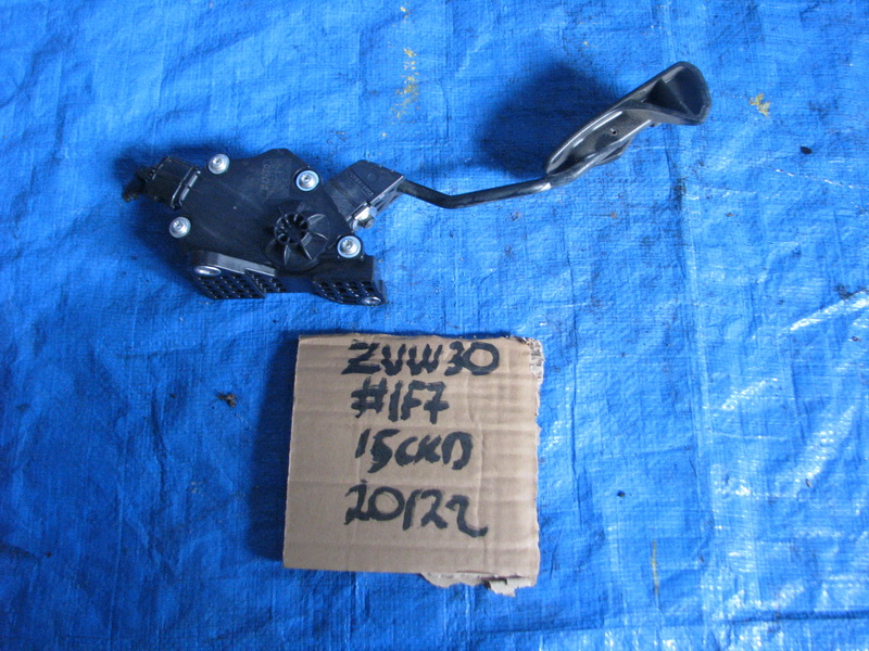 Педаль газа Toyota Prius ZVW30