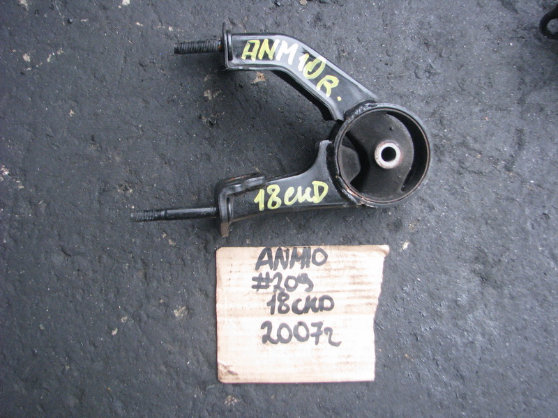 Подушка двигателя Toyota Isis