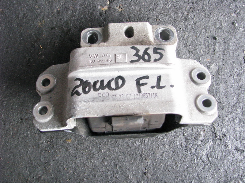 Подушка двигателя Volkswagen Passat