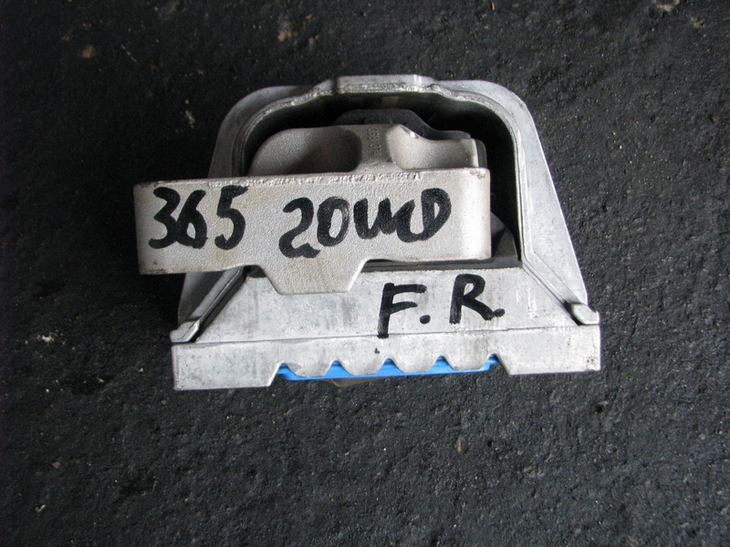 Подушка двигателя Volkswagen Passat