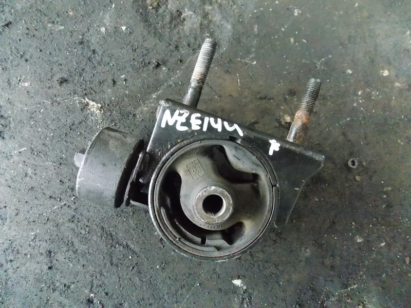 Подушка двигателя Toyota Corolla Fielder NZE144