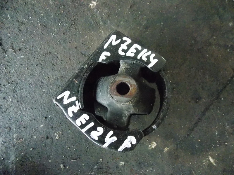 Подушка двигателя Toyota Corolla Fielder NZE124