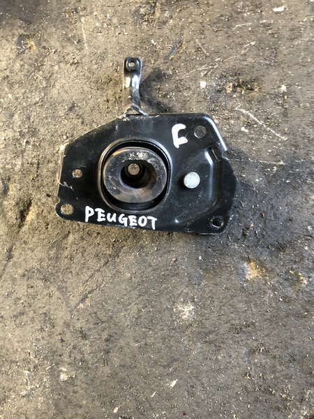 Подушка двигателя Peugeot 307