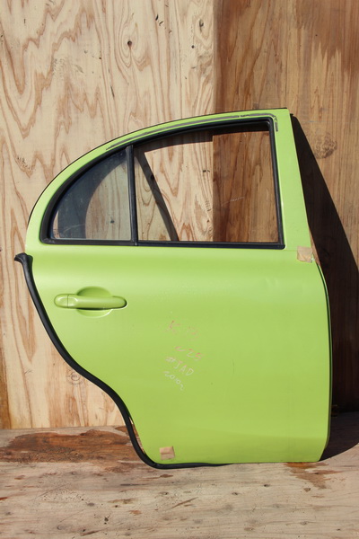 Дверь Nissan March