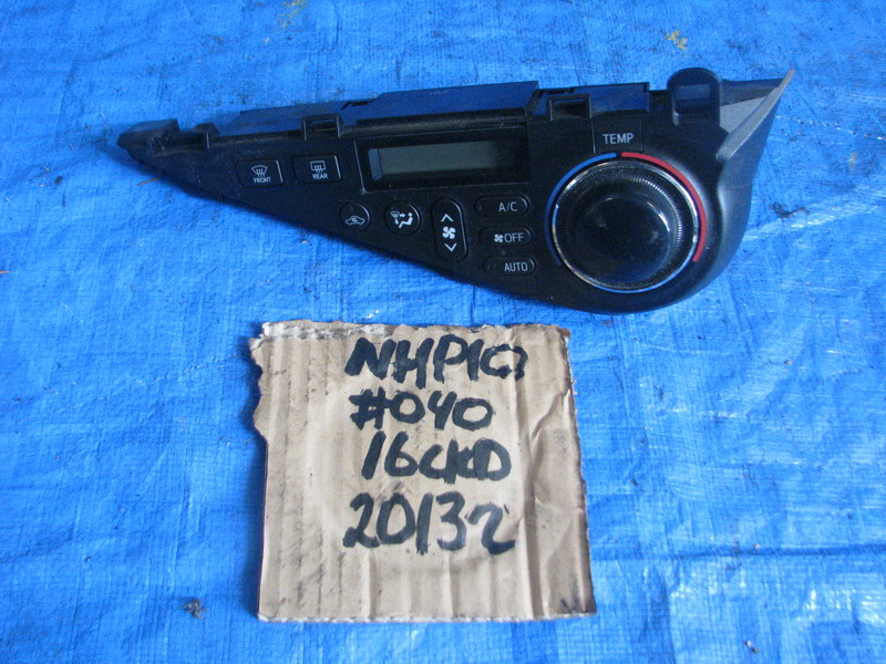 Блок управления климат-контролем Toyota Aqua