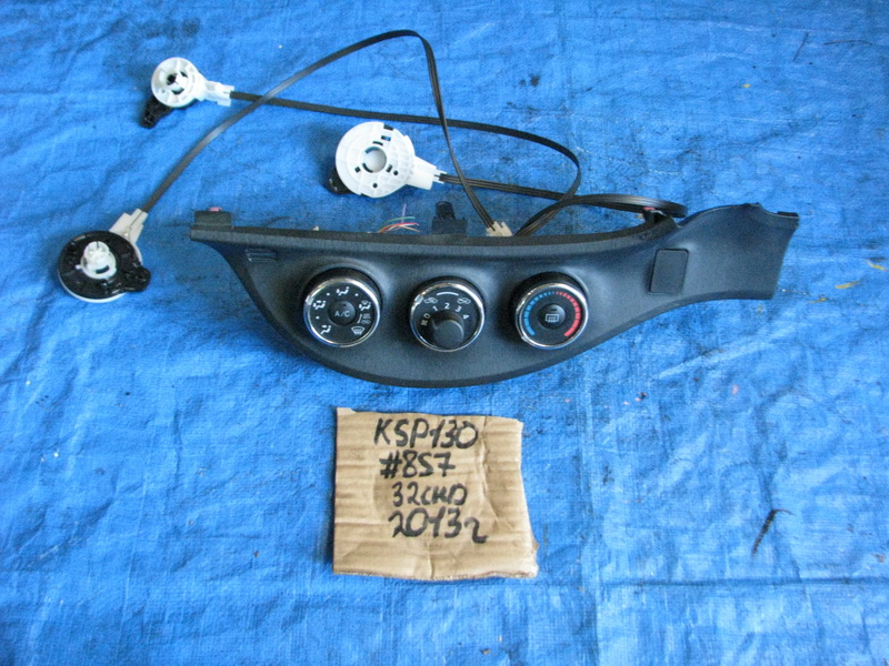 Блок управления климат-контролем Toyota Vitz