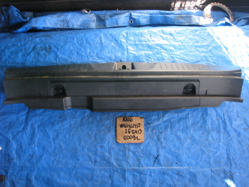 Накладка замка багажника Honda Stream RN6