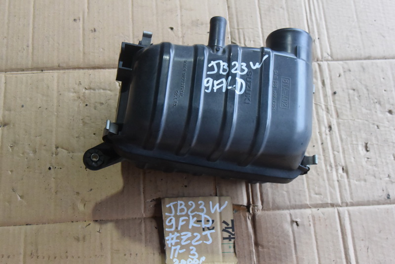 Корпус воздушного фильтра Suzuki Jimny JB23W