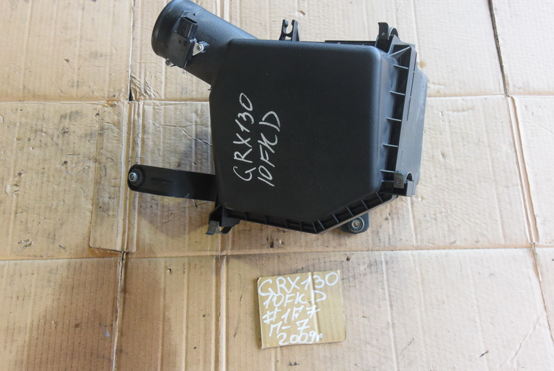 Корпус воздушного фильтра Toyota Mark X GRX130