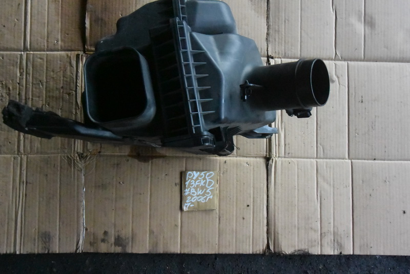 Корпус воздушного фильтра Nissan Fuga