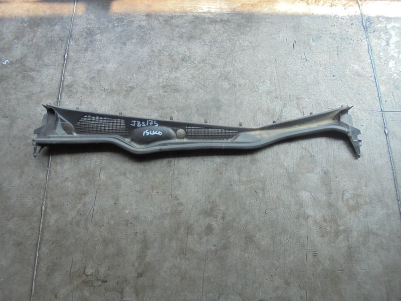 Решетка под лобовое стекло Toyota Crown