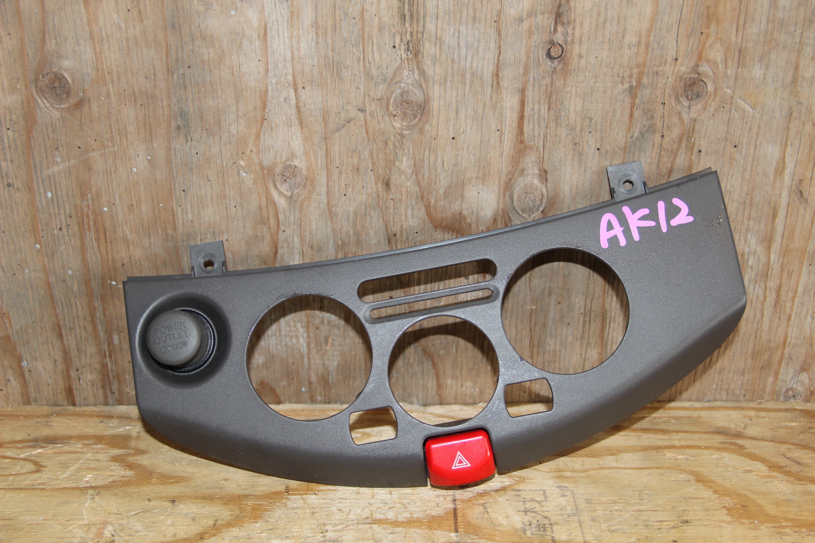 Пластик салона Nissan March