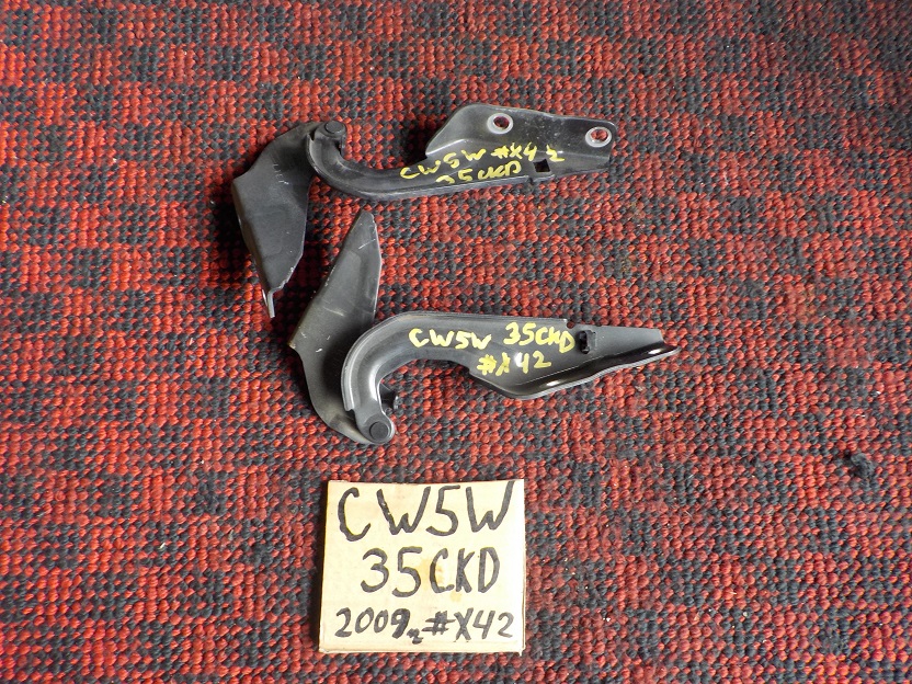 Петля капота Mitsubishi Outlander