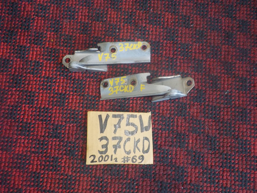 Петля капота Mitsubishi Pajero