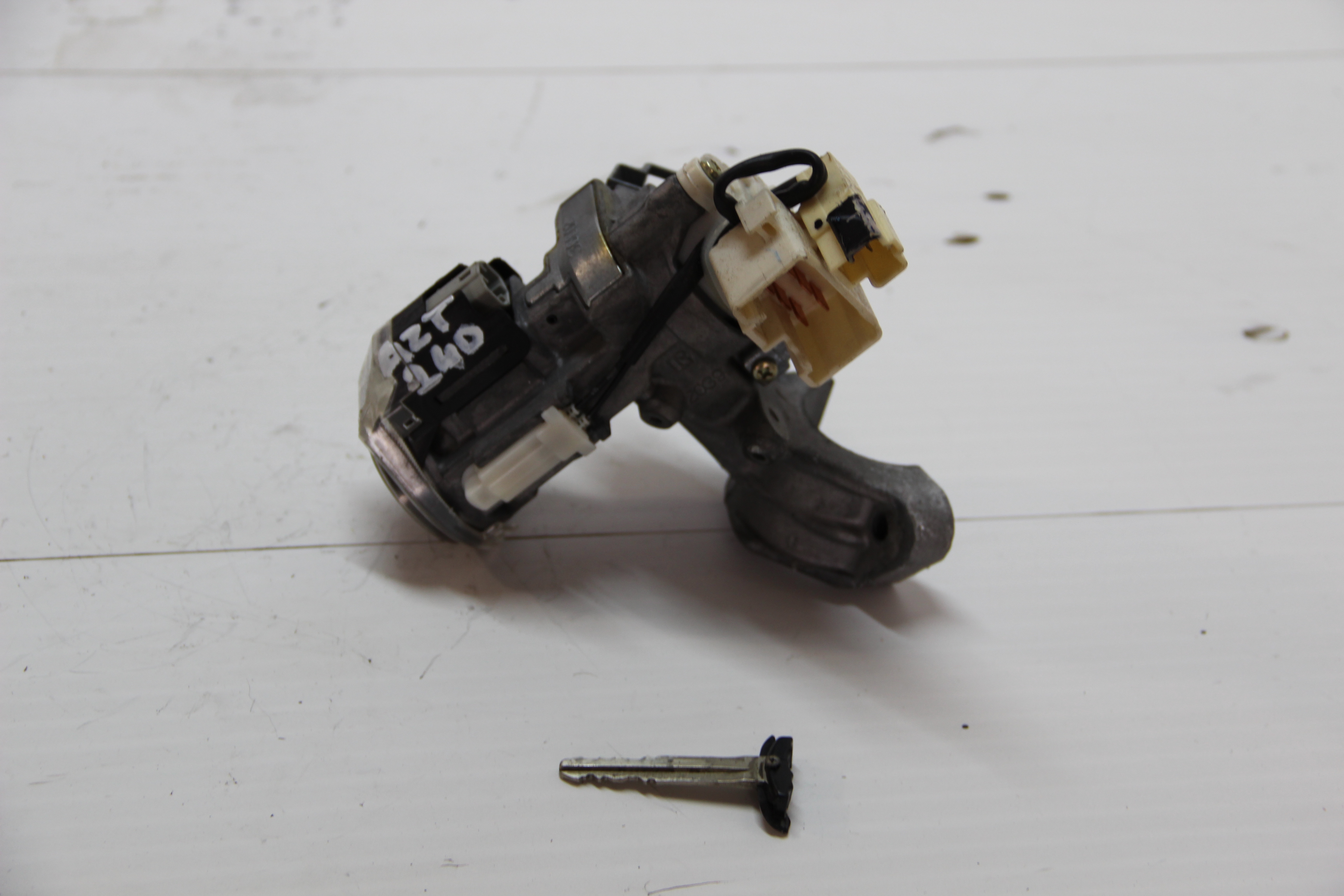 Замок зажигания Toyota Premio