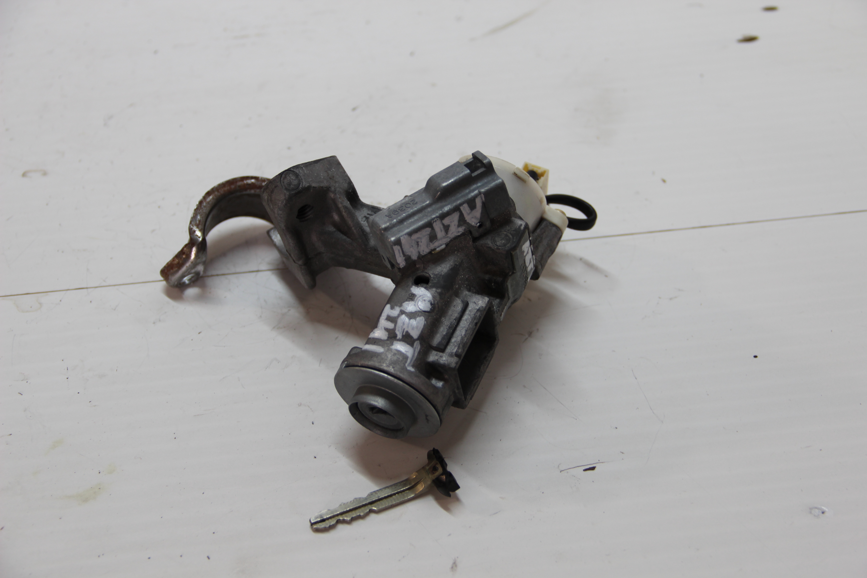 Замок зажигания Toyota Caldina