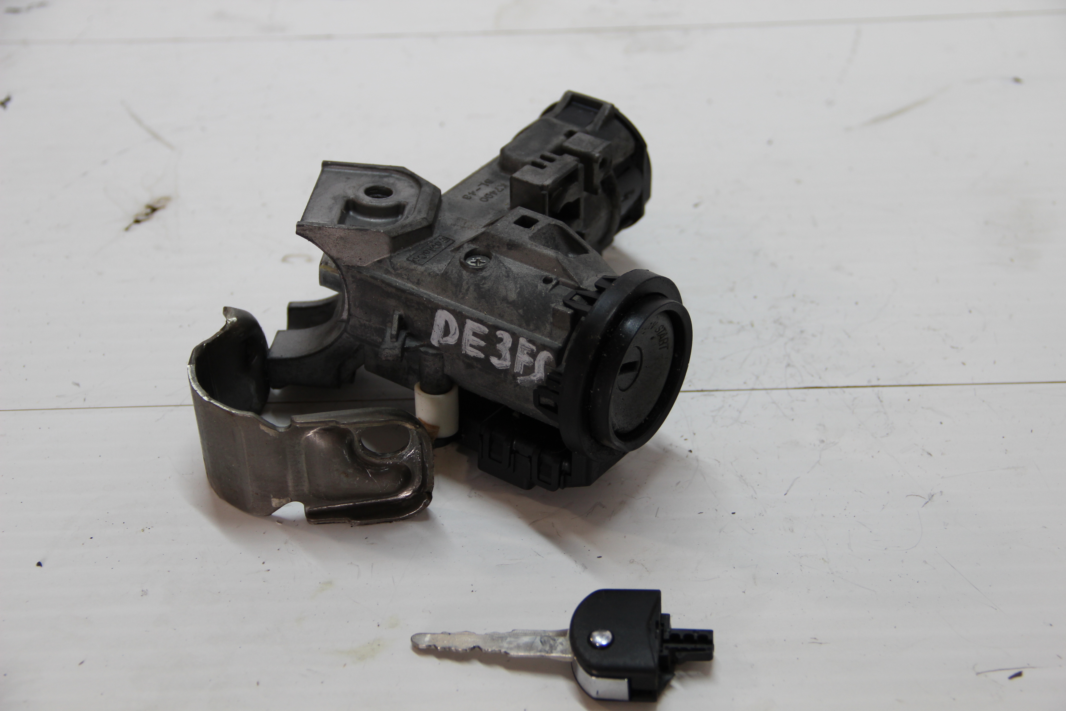 Замок зажигания Mazda Demio DE3FS