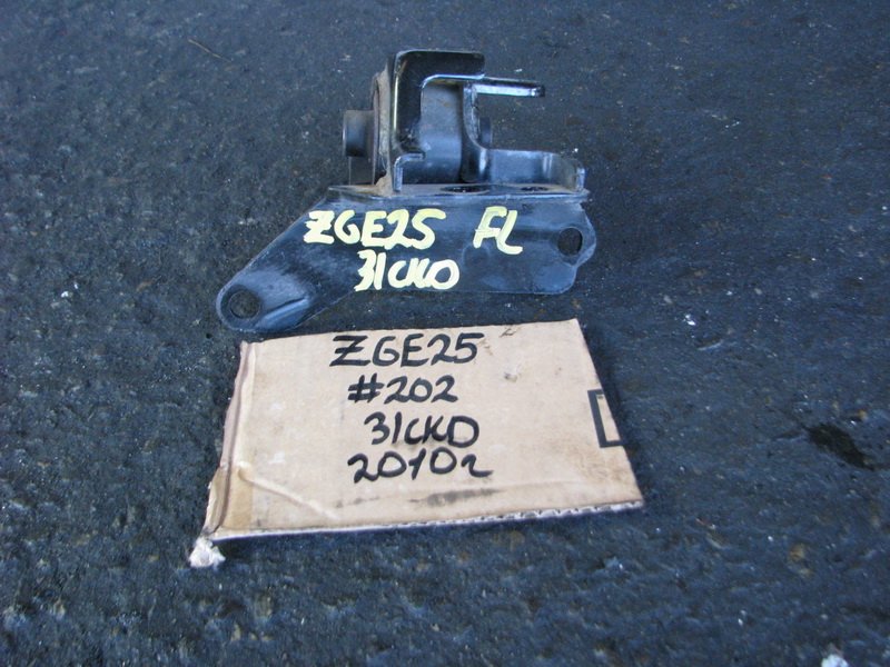 Подушка двигателя Toyota Wish