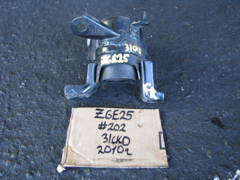 Подушка двигателя Toyota Wish ZGE25