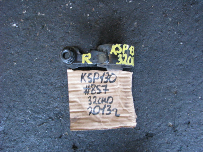 Подушка двигателя Toyota Vitz