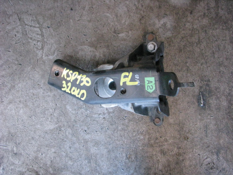 Подушка двигателя Toyota Vitz