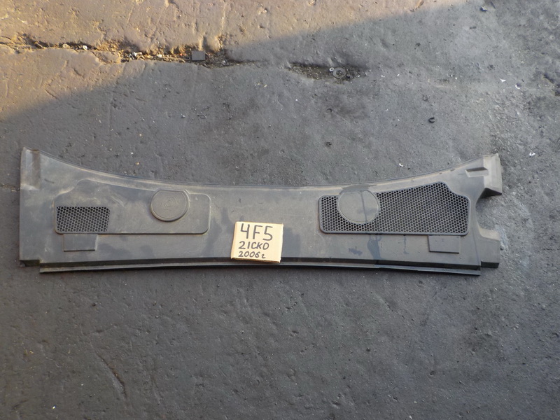 Решетка под лобовое стекло Audi A6