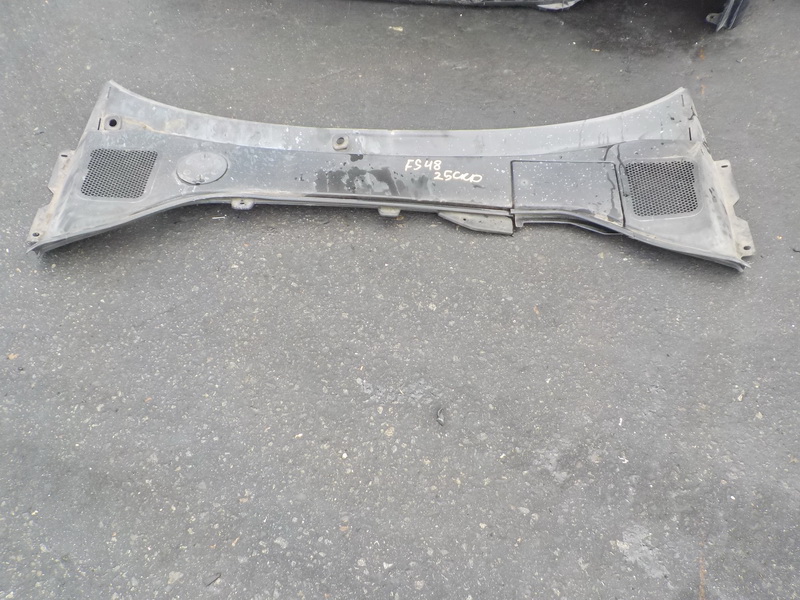 Решетка под лобовое стекло Volvo S60