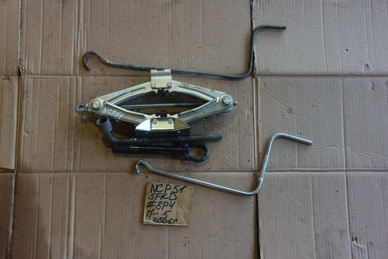 Домкрат Toyota Probox NCP51