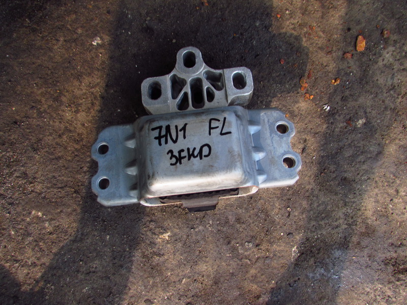 Подушка двигателя Volkswagen Sharan 7N1