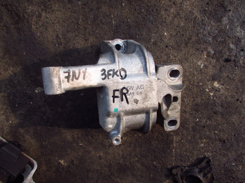 Подушка двигателя Volkswagen Sharan 7N1