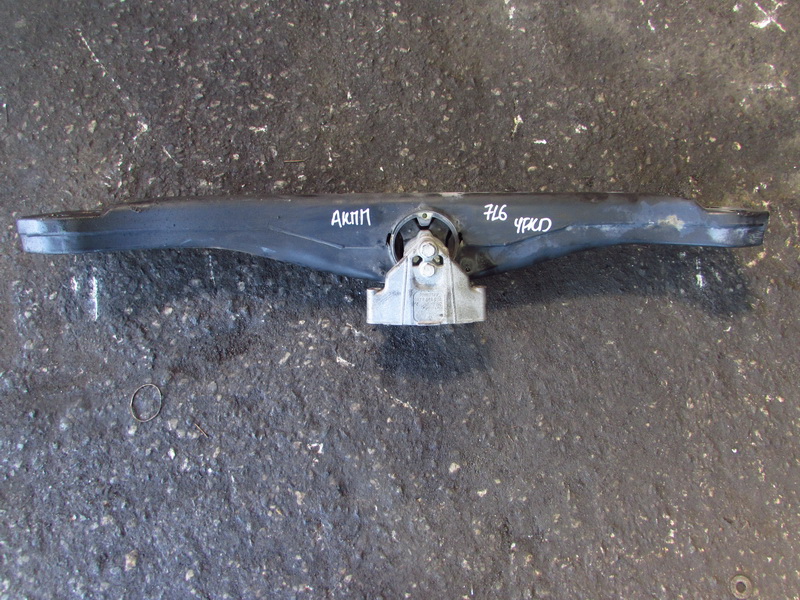 Подушка двигателя Volkswagen Touareg