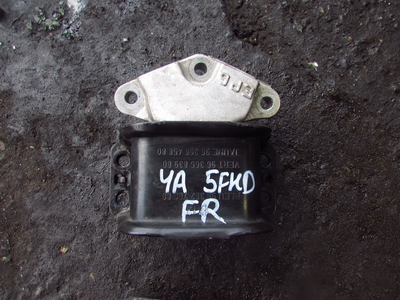 Подушка двигателя Peugeot 308