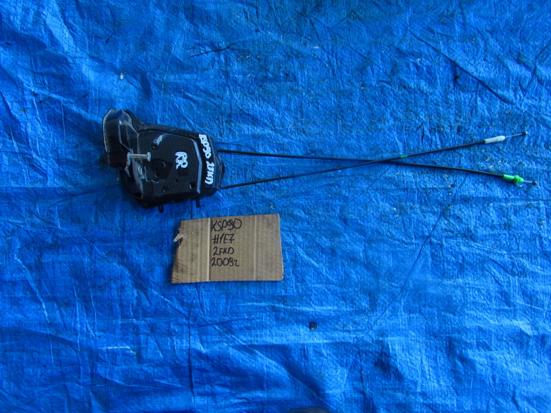 Замок двери Toyota Vitz