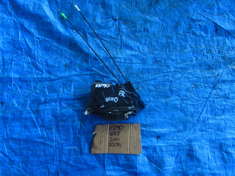 Замок двери Toyota Vitz