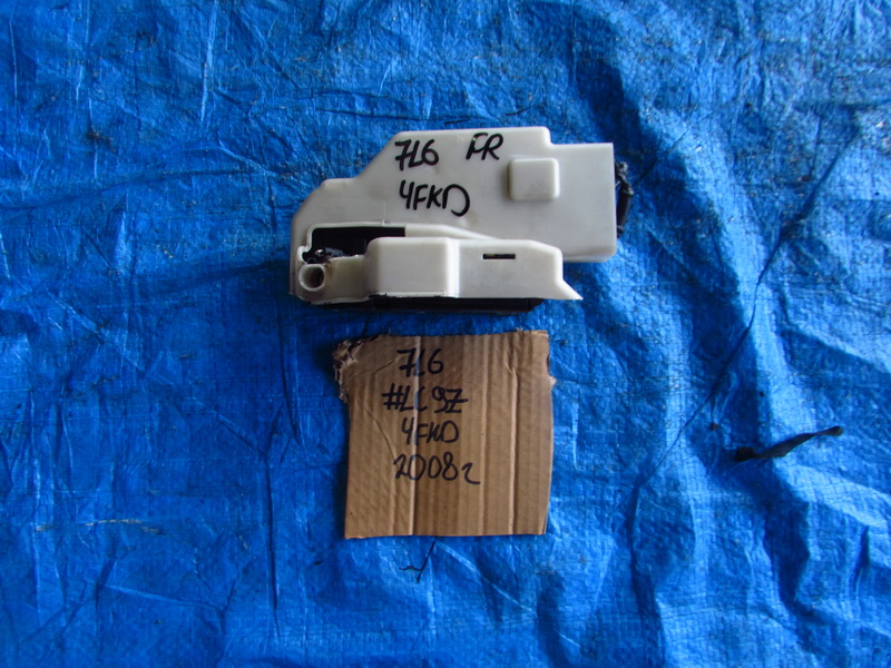 Замок двери Volkswagen Touareg