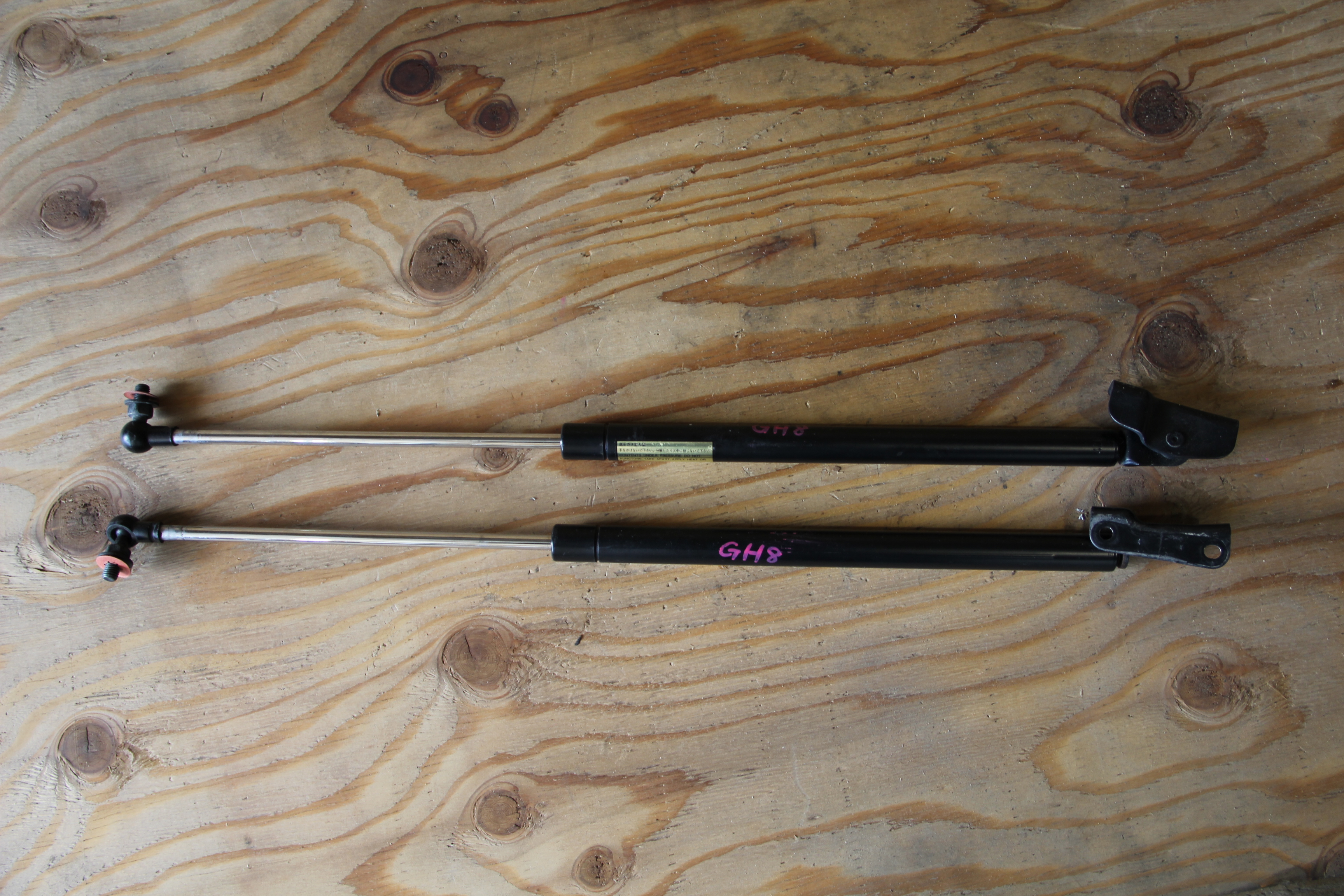 Амортизатор задней двери Subaru Impreza