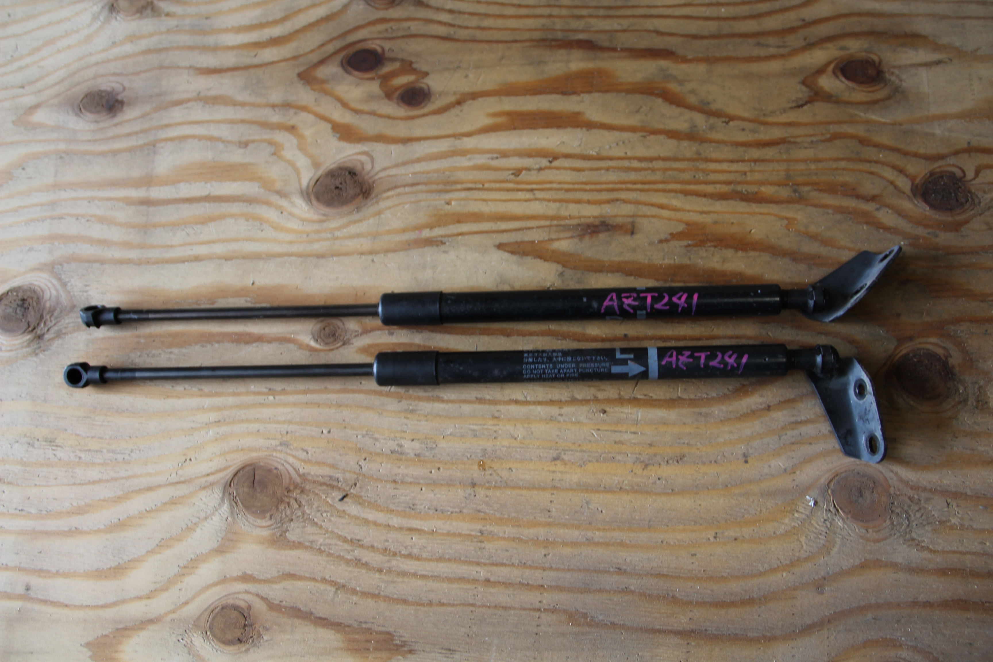 Амортизатор задней двери Toyota Caldina