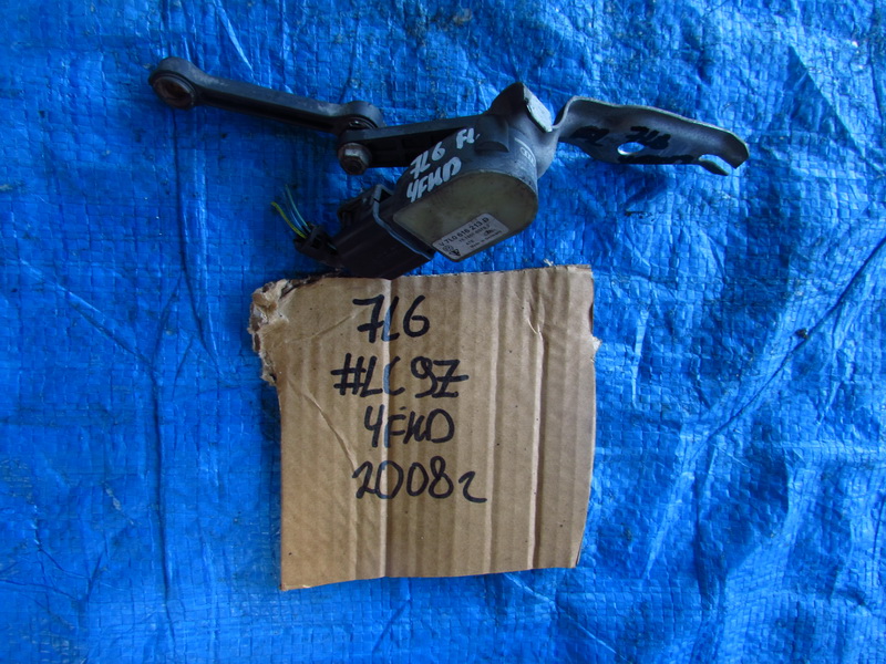 Датчик положения кузова Volkswagen Touareg