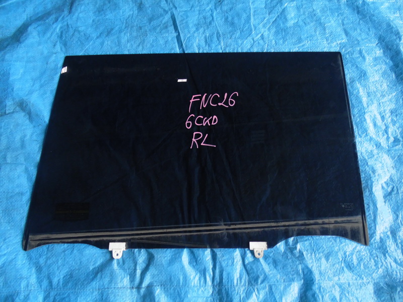 Стекло двери Nissan Serena FNC26