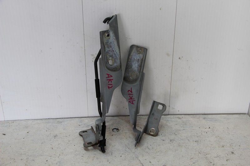 Петля капота Nissan March AK12