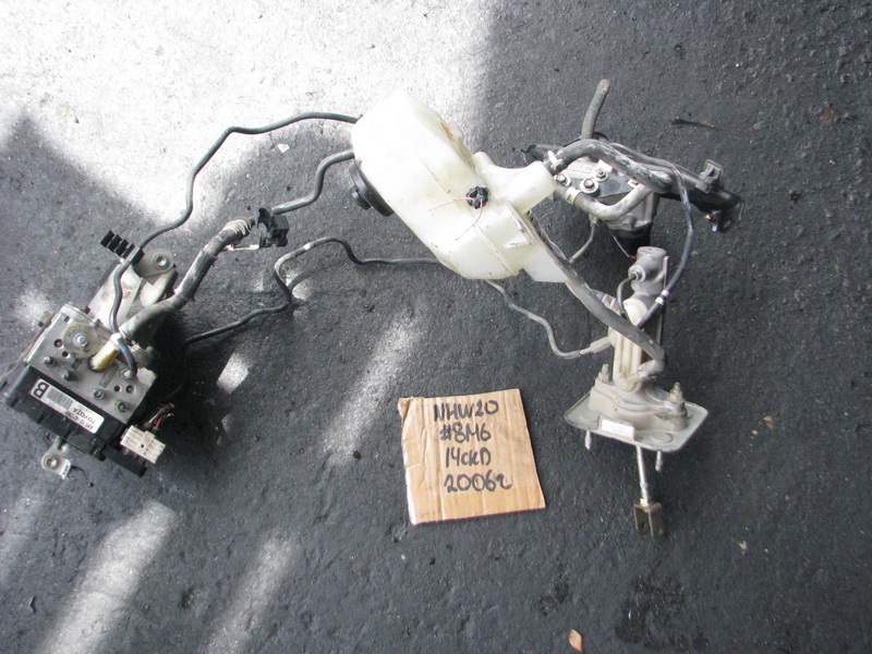 Главный тормозной цилиндр Toyota Prius NHW20