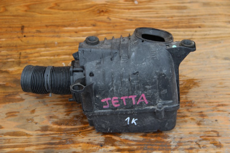 Корпус воздушного фильтра Volkswagen Jetta 1K2
