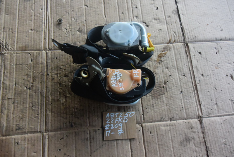 Ремень безопасности Toyota Avensis AZT250