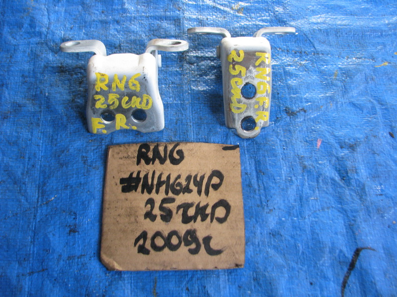 Петля двери Honda Stream RN6