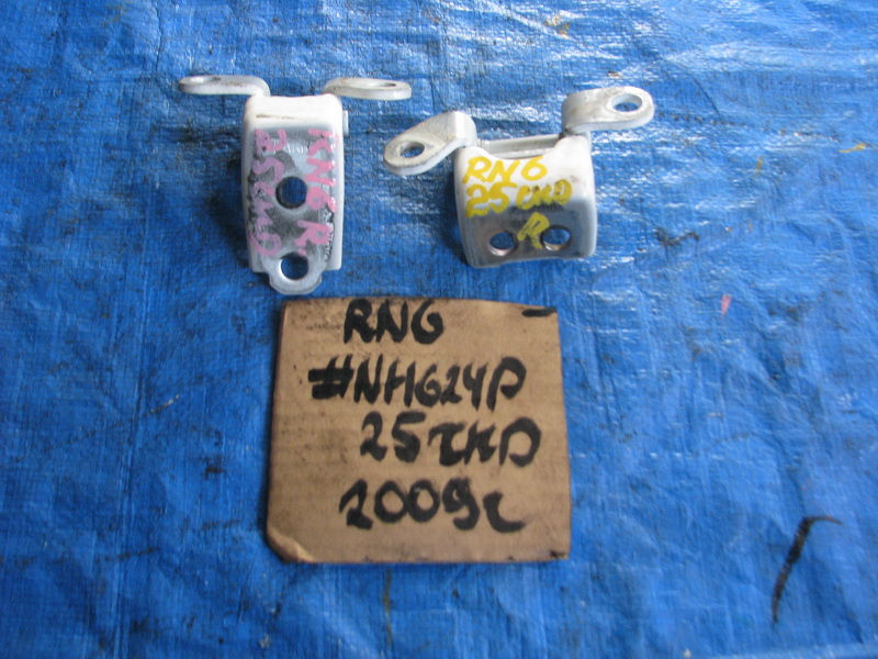 Петля двери Honda Stream