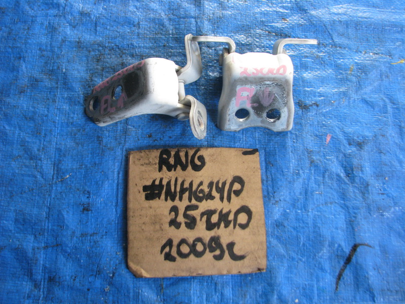 Петля двери Honda Stream RN6