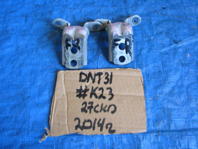 Петля двери Nissan X-Trail DNT31