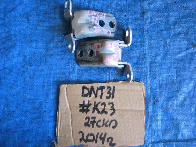 Петля двери Nissan X-Trail DNT31